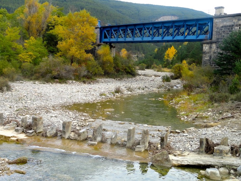 Antigo puente rio Ijuez